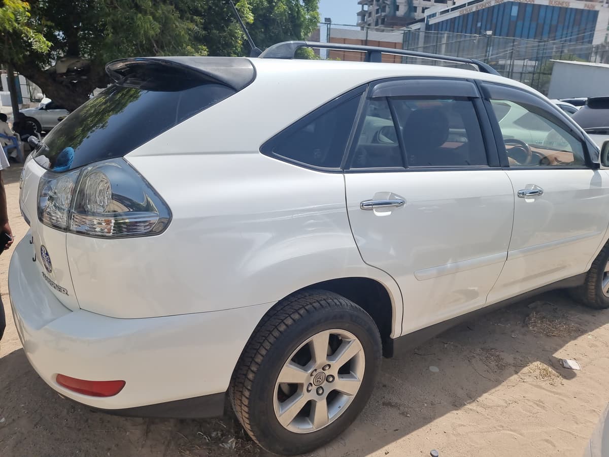 Lexus RX cad dahab ah