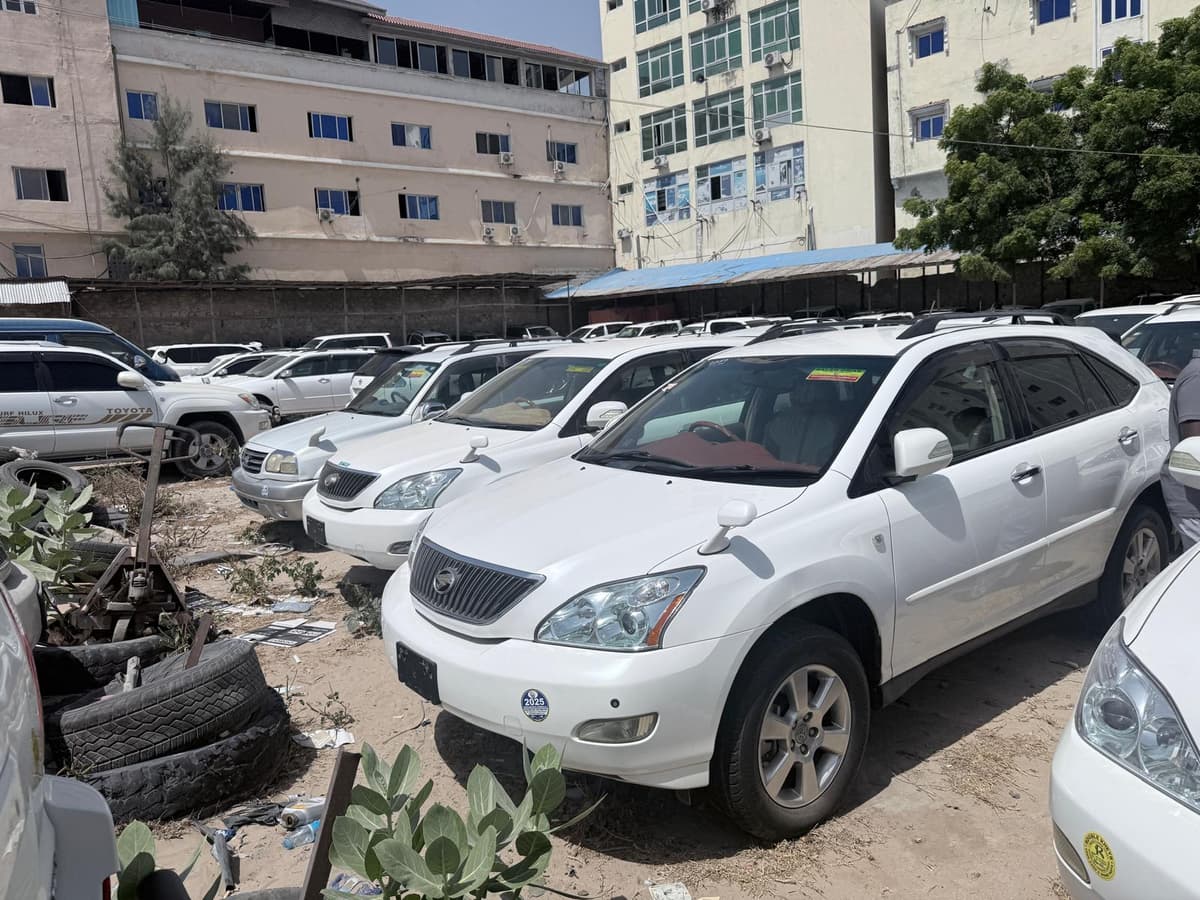 Baabuur cad oo nadiif ah